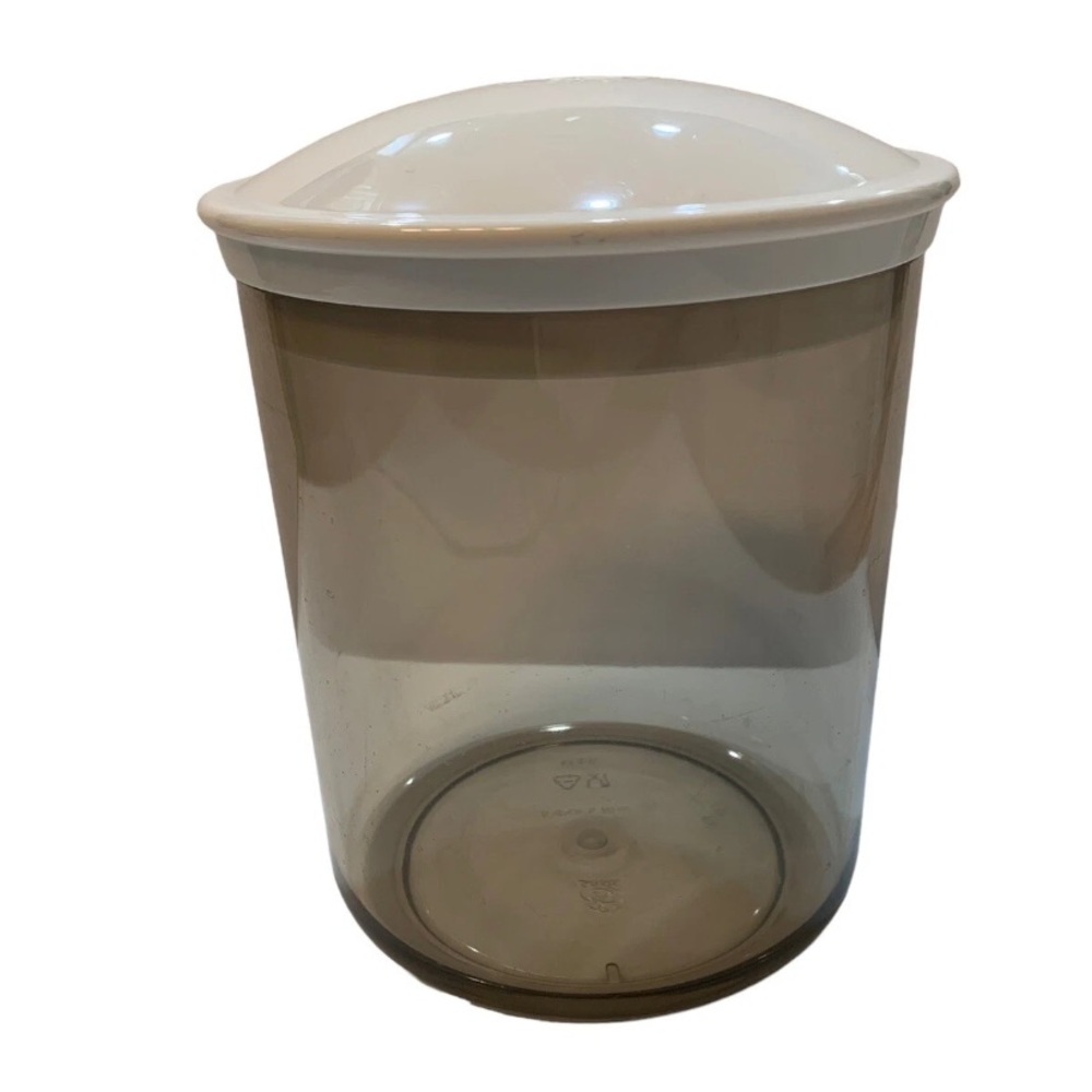 Snail 80 oz Smoke Gray Food Storage Container + Lid Press Seal Button
